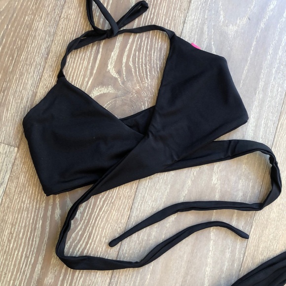 Black criss cross sexy scrunch butt bikini - Picture 4 of 10